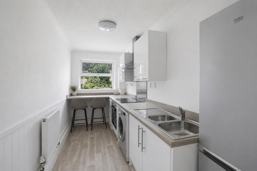 Property photo 3 of 10 Kitchen