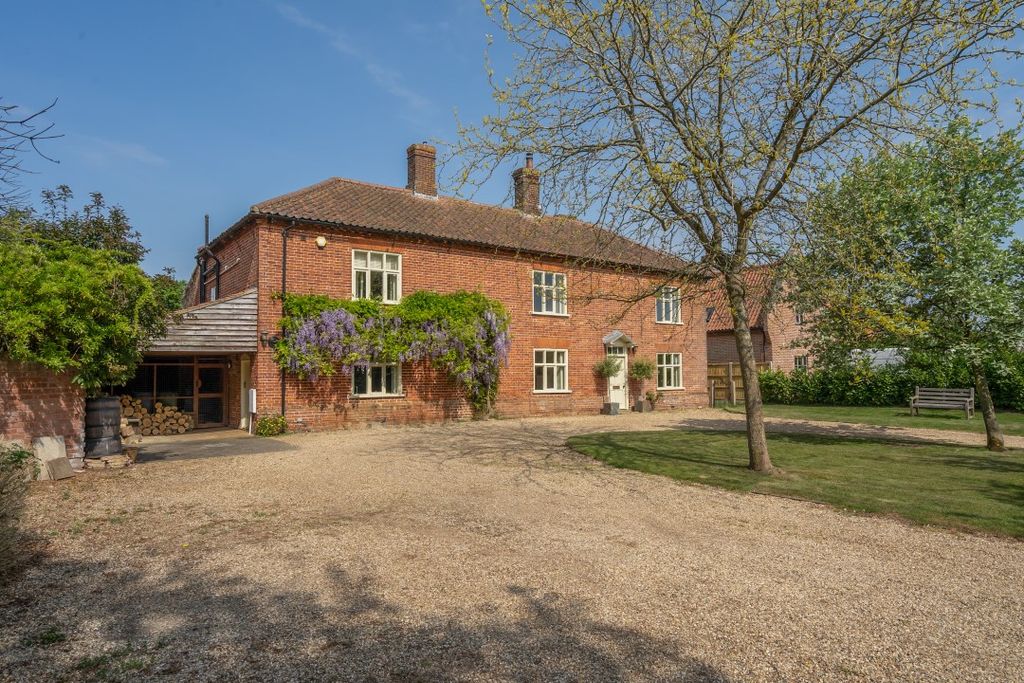 Property photo 1 of 32 Iq_00002