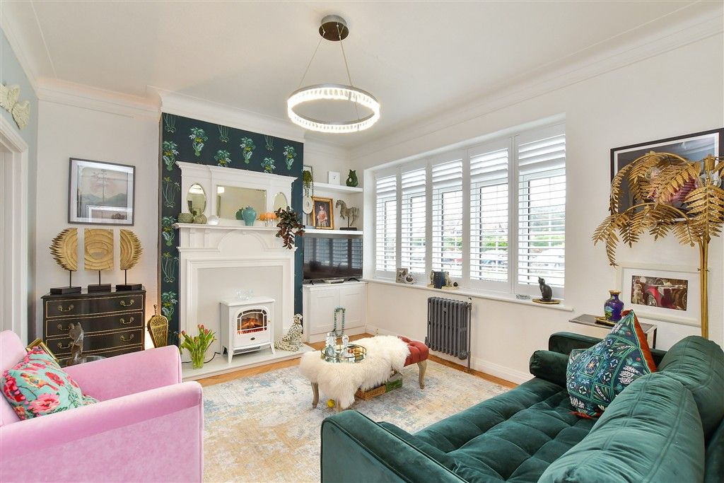 Property photo 2 of 13 Lounge