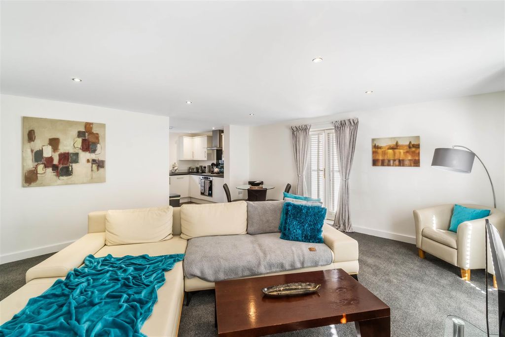 Property photo 2 of 8 Living Area