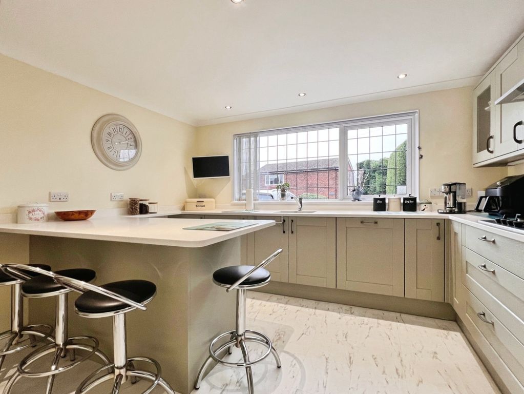 Property photo 3 of 34