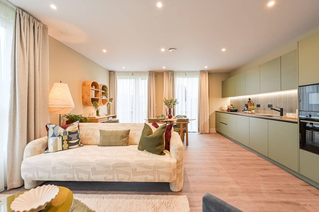 Property photo 3 of 44