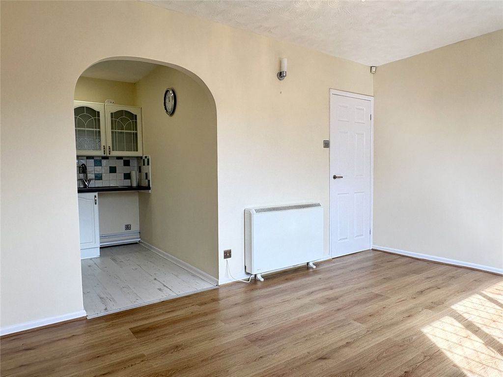 Property photo 3 of 13 Lounge