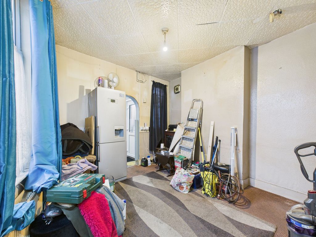 Property photo 3 of 8 Dining Room