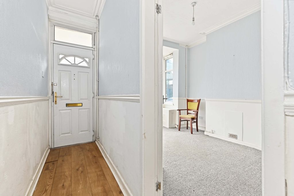 Property photo 2 of 15 Entrance Hall