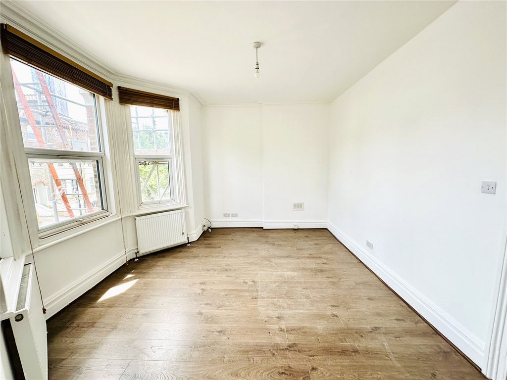 Property photo 3 of 11 Picture No. 06