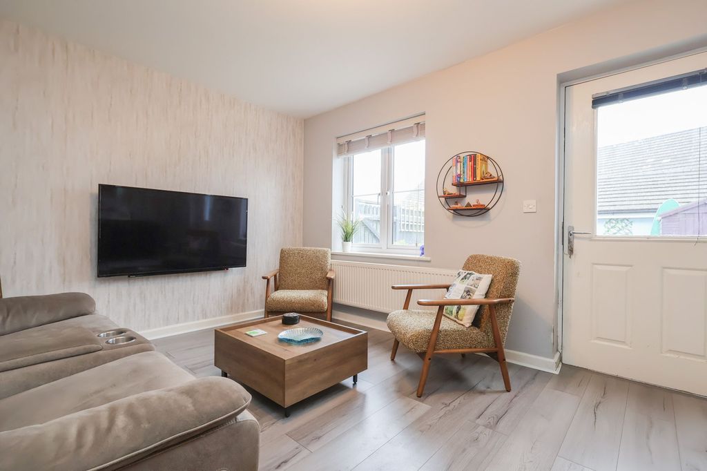 Property photo 2 of 21 Living Room