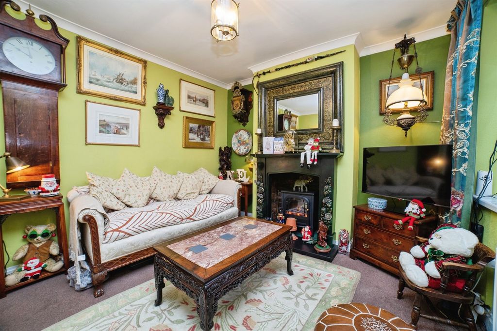 Property photo 2 of 18