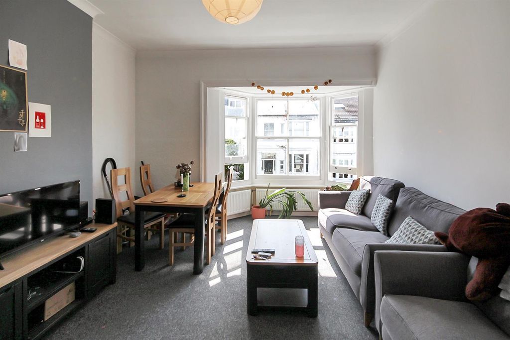 Property photo 2 of 11 Living Room