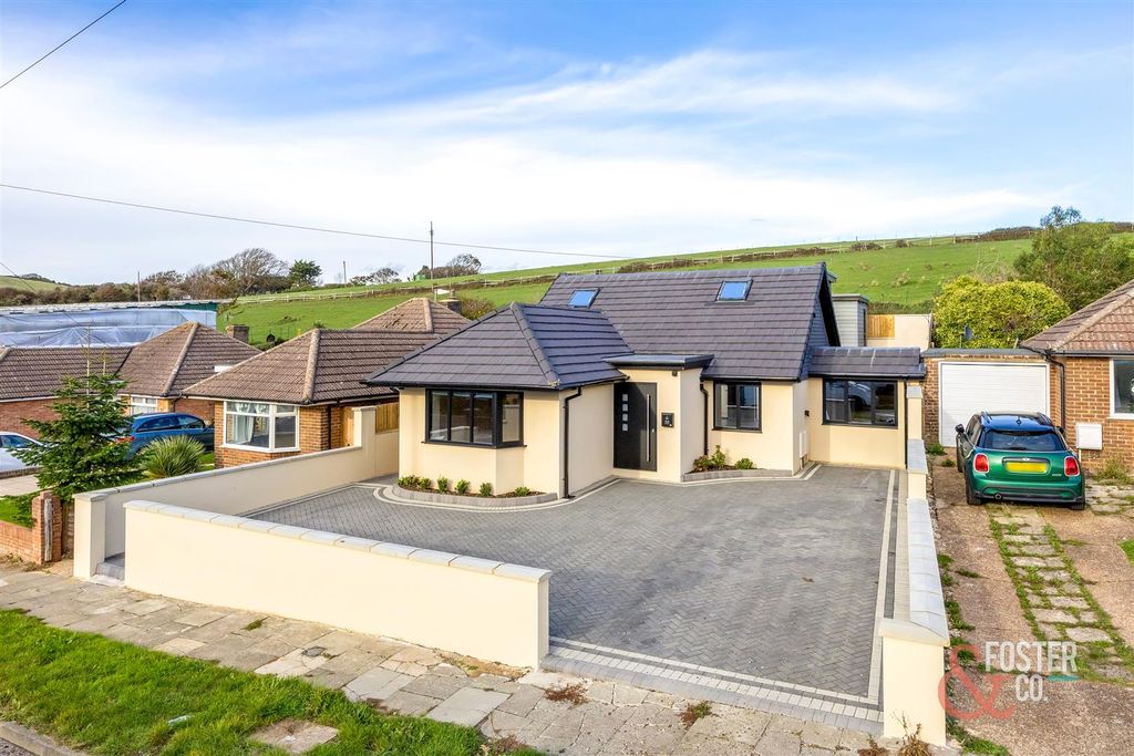 Property photo 1 of 22 Coombe Vale, 55-008.Jpg