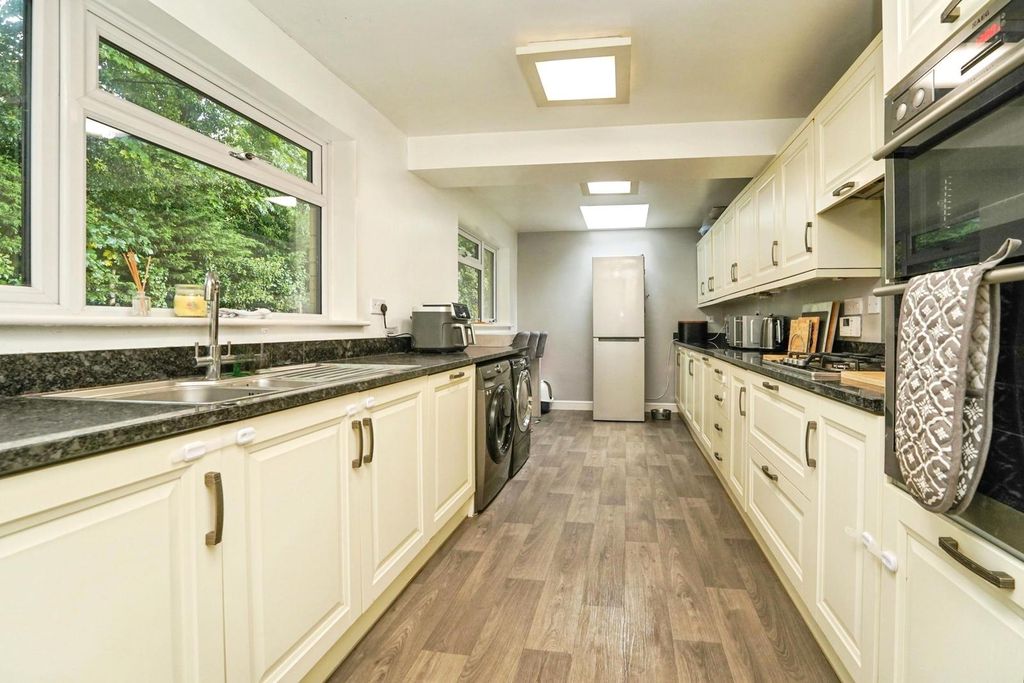 Property photo 2 of 15 Pbox-Img.Jpg