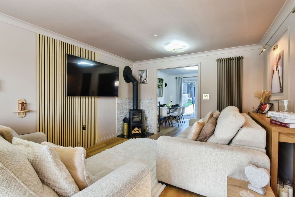 Property photo 2 of 34