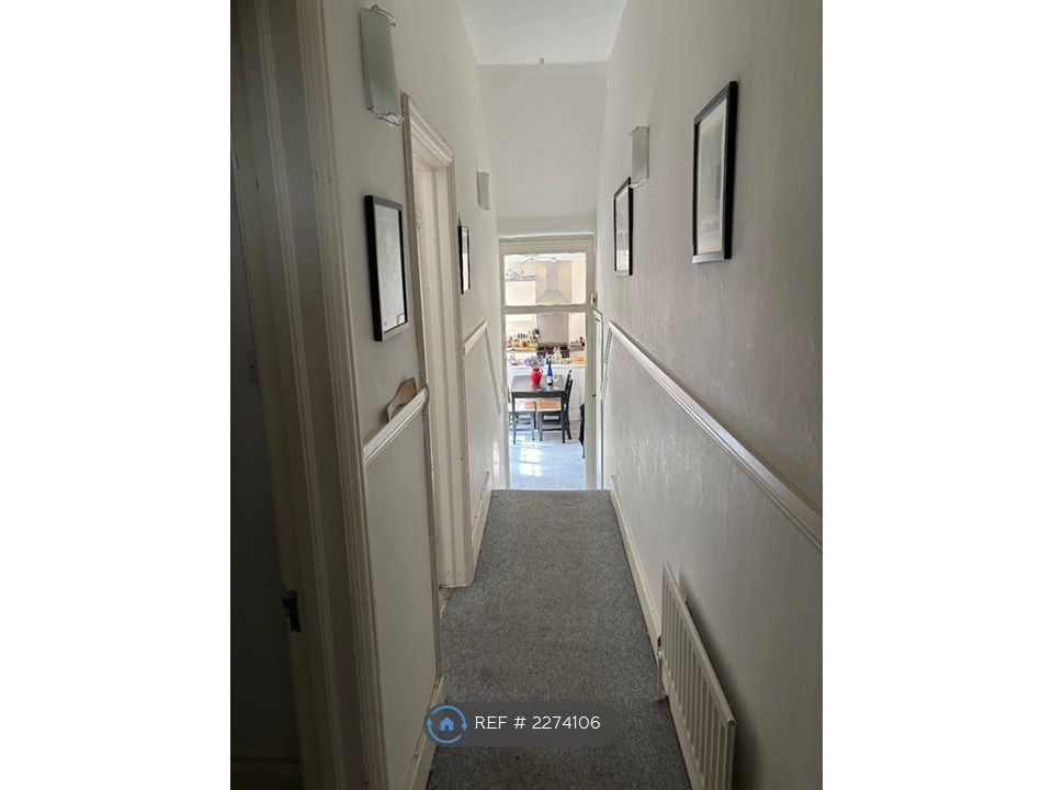Property photo 2 of 10 Hallway