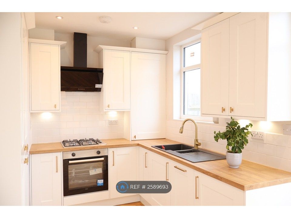 Property photo 2 of 35