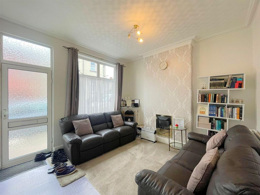 Property photo 3 of 16 Living Room