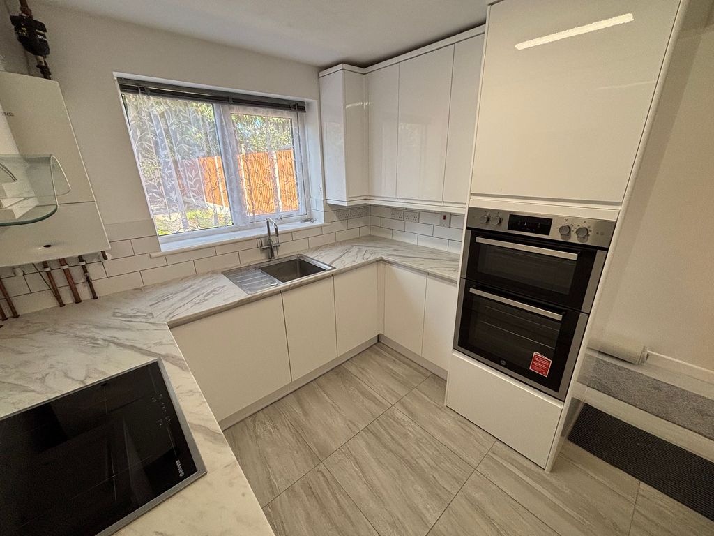 Property photo 3 of 11 Kitchen 1
