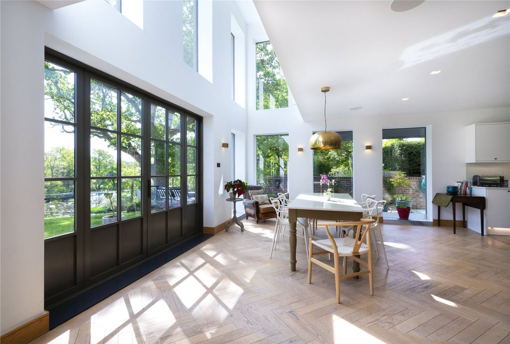 Property photo 3 of 24 Dining Area