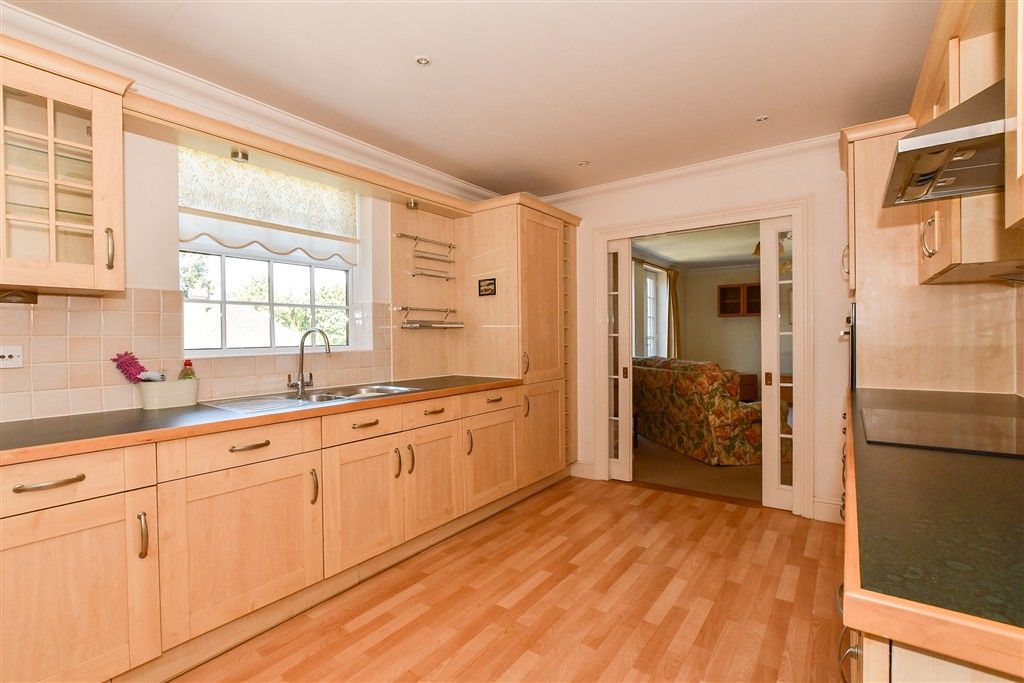 Property photo 3 of 12 Kitchen