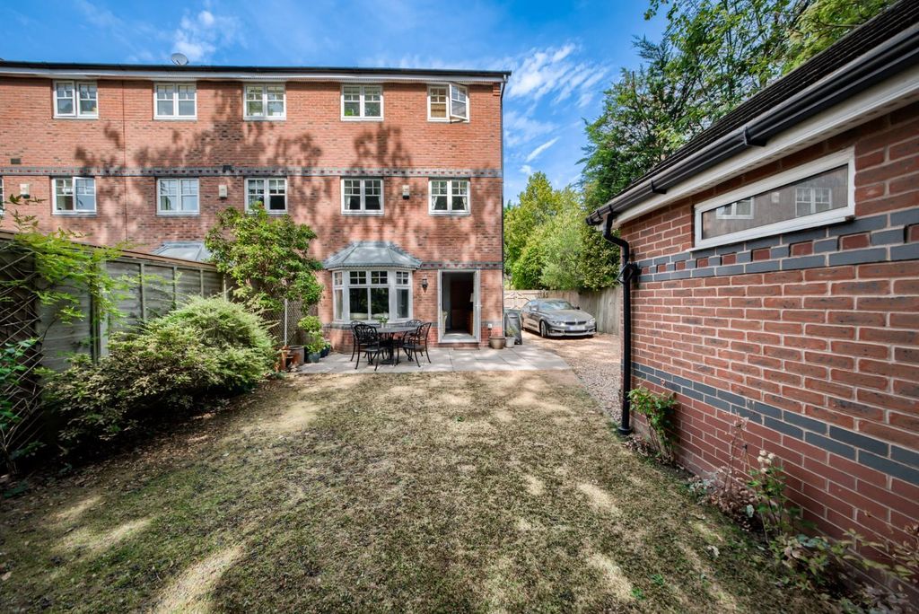 Property photo 3 of 18 Outside
