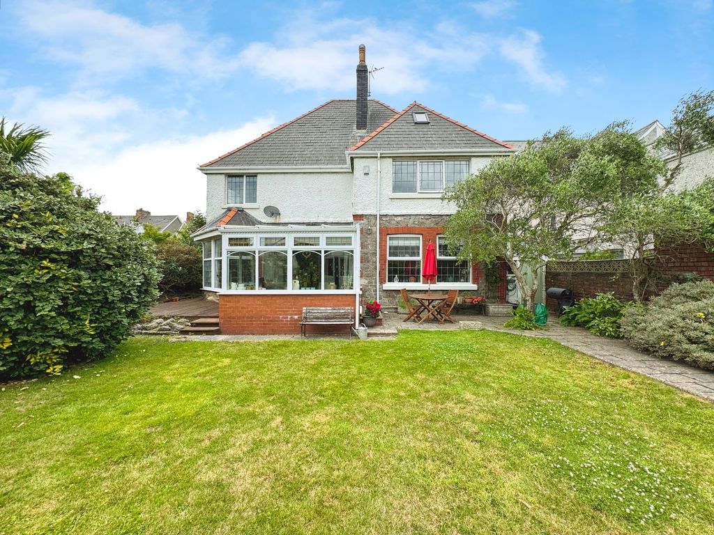 Property photo 2 of 36