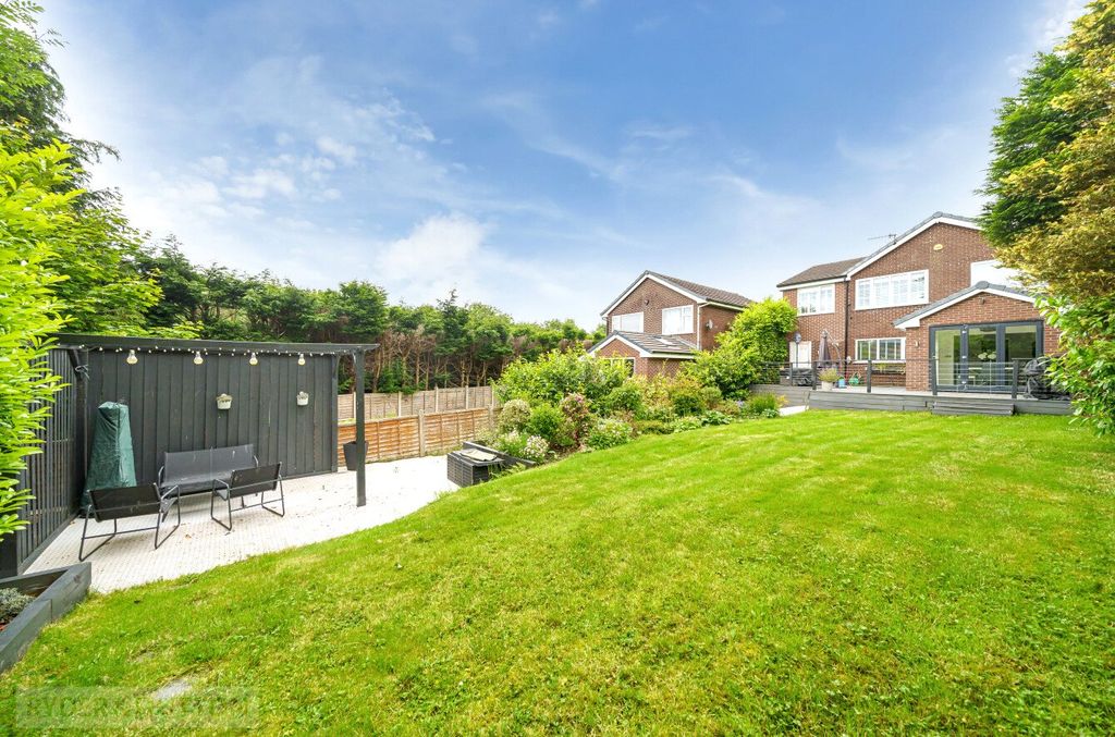 Property photo 2 of 31 Rear Garden
