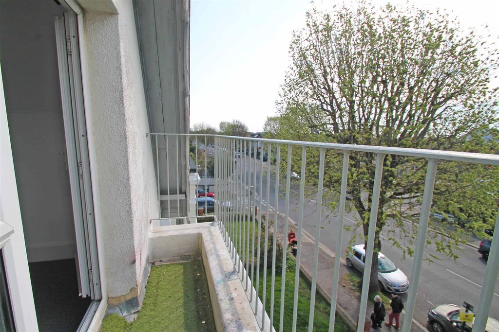 Property photo 3 of 7 Balcony