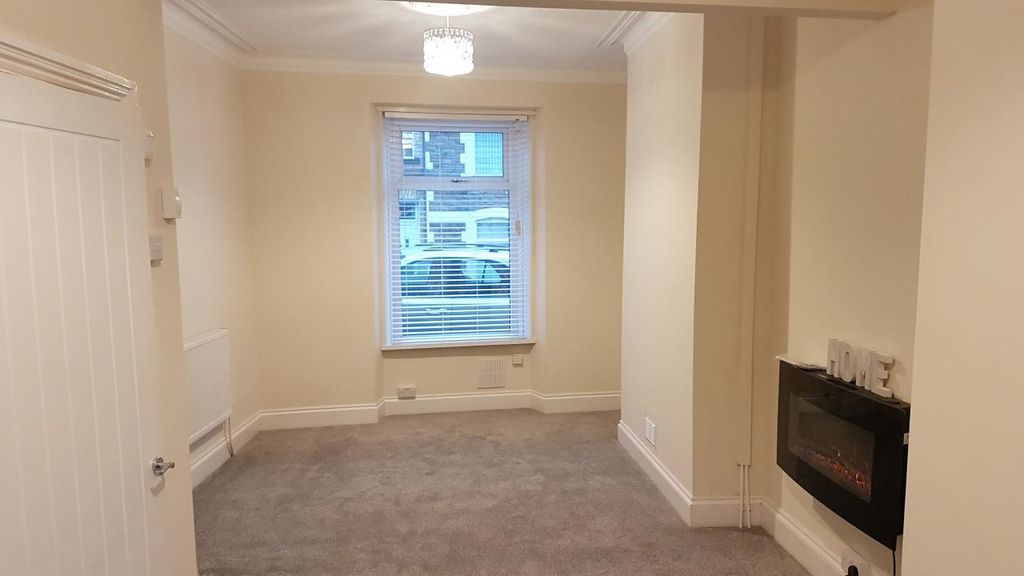 Property photo 3 of 9 Living Room