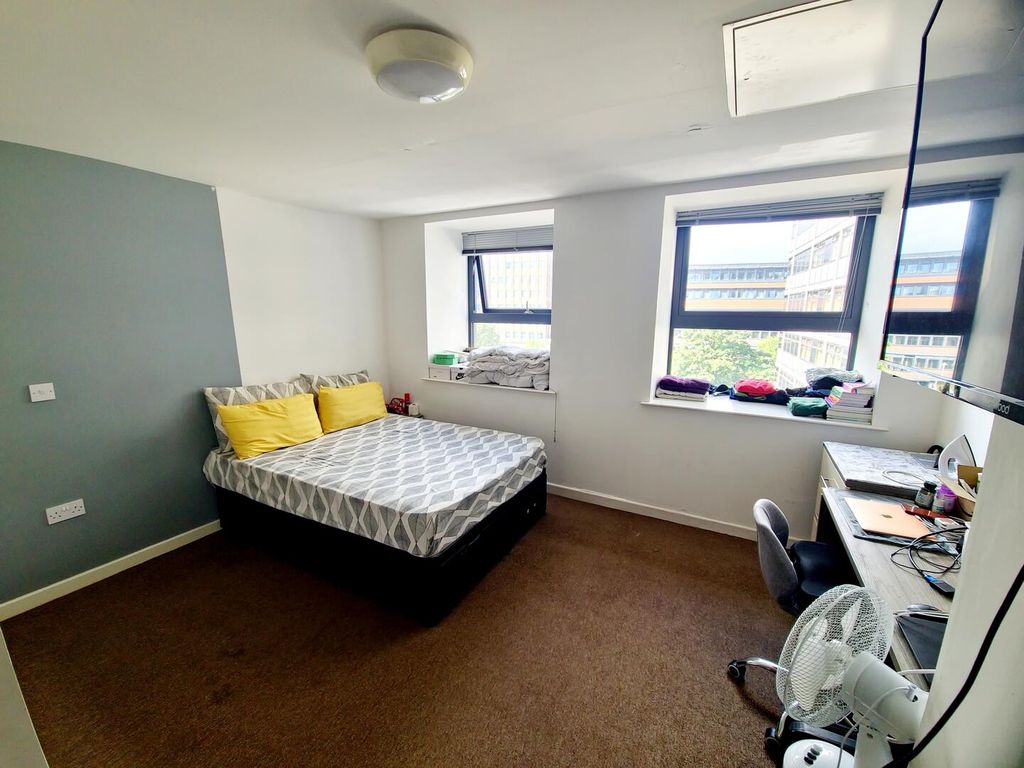Property photo 1 of 11 Bedroom