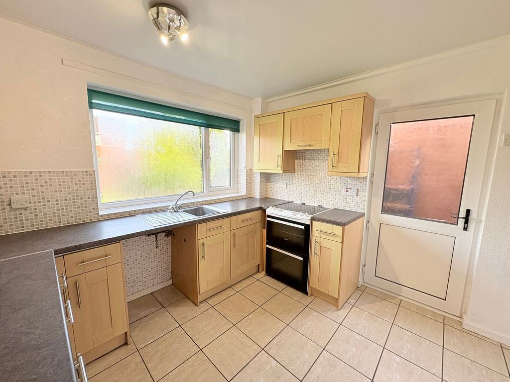 Property photo 3 of 34 Kitchen