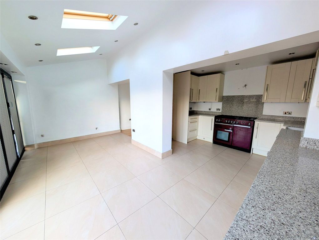 Property photo 2 of 16 Picture No. 12