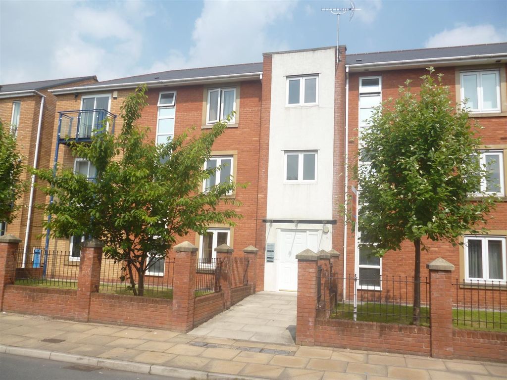 Property photo 1 of 10 40Chev - Ext.Jpg