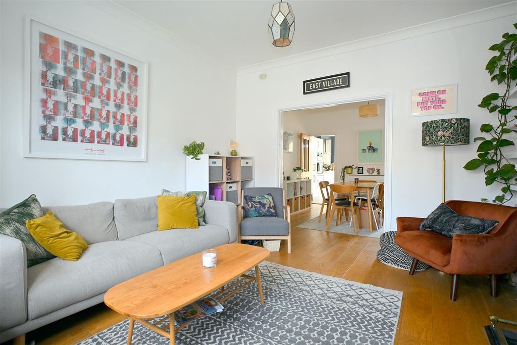 Property photo 3 of 18 Sitting Room 2