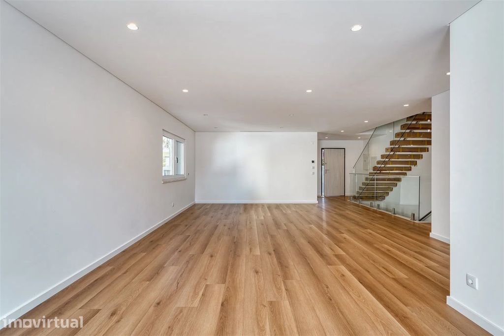 Property photo 2 of 30