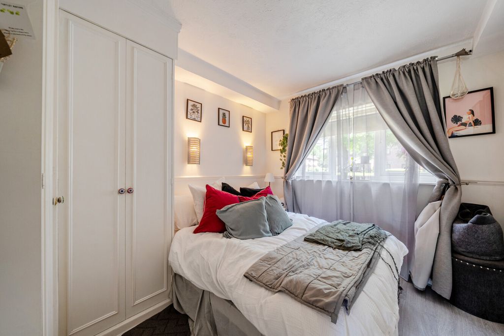 Property photo 3 of 12 1488991-11-6A54F5...