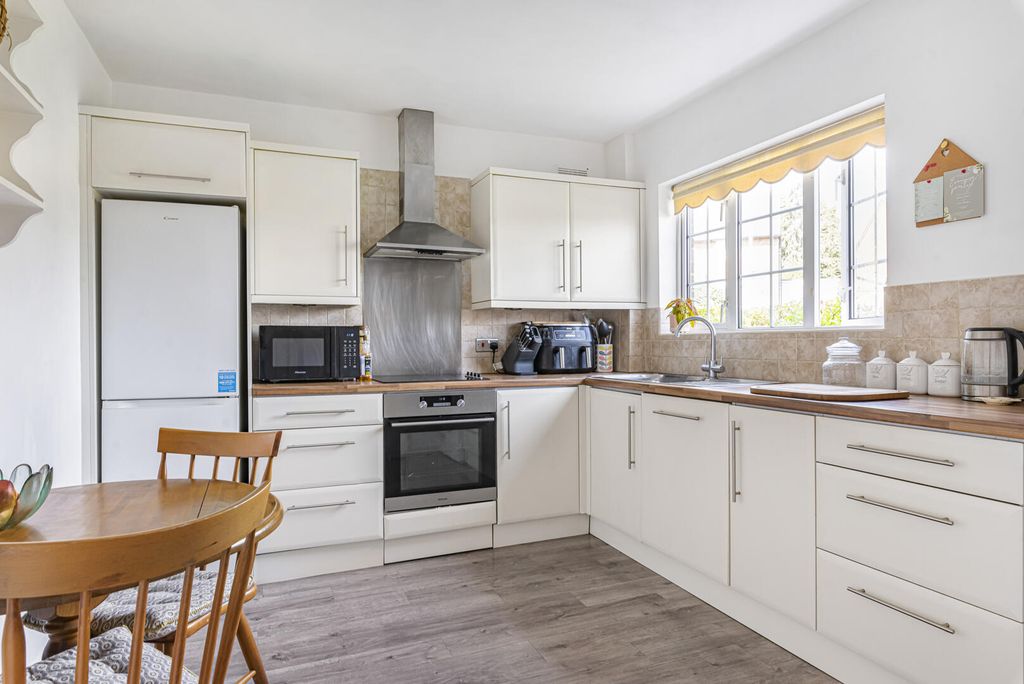 Property photo 2 of 21 Kitchen