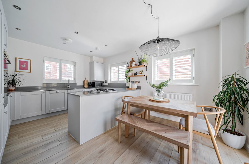 Property photo 2 of 14 1484330-5-6A43c89...