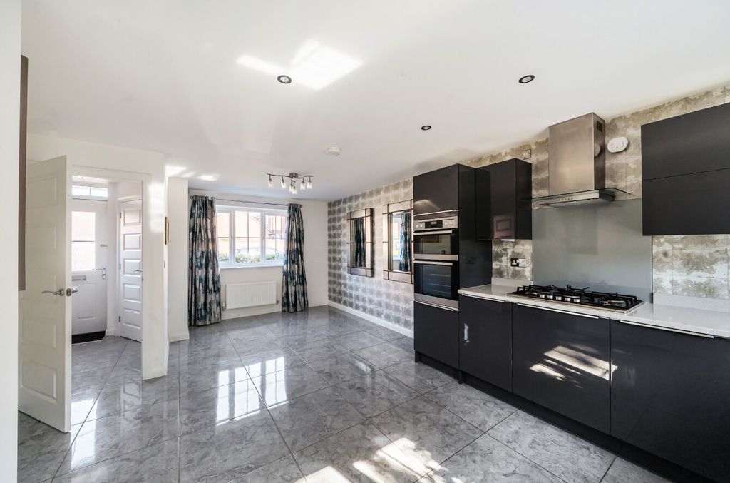 Property photo 3 of 18 Kitchen/Diner