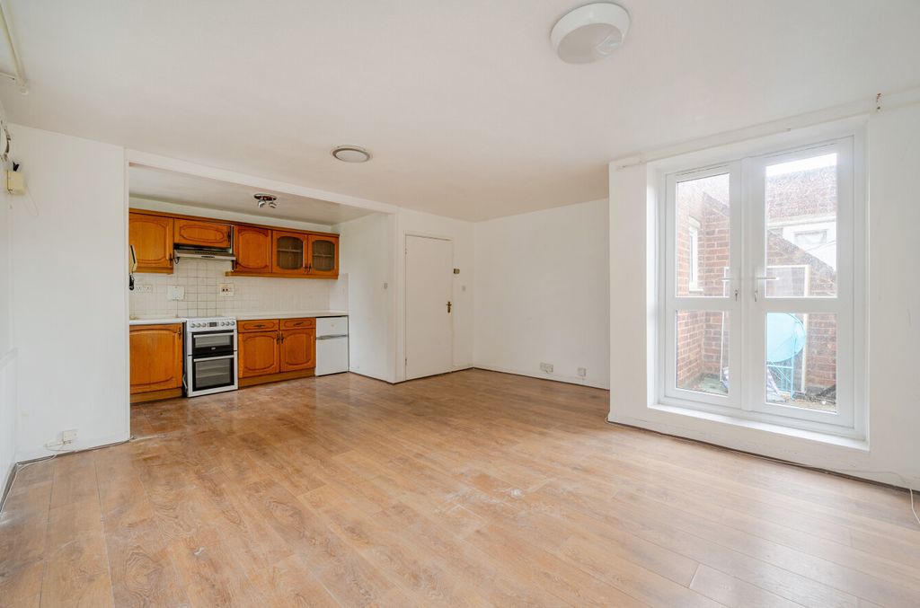 Property photo 3 of 12 1527840-7-6Abce67...