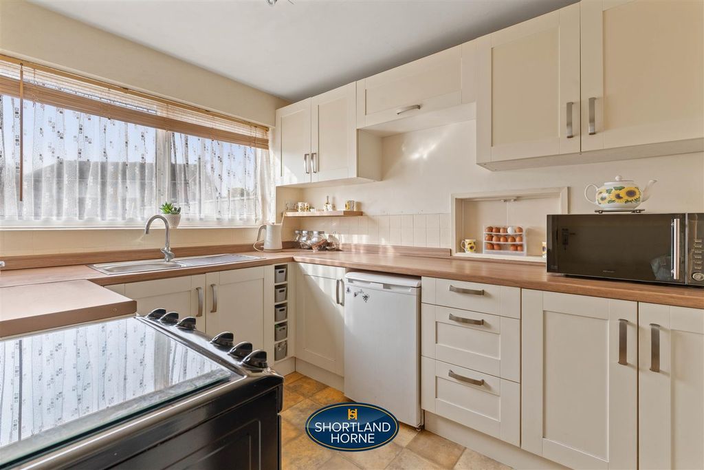 Property photo 3 of 22 Kitchen