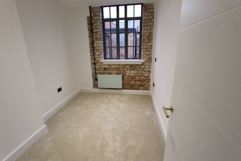 Property photo 3 of 8 Photo 11