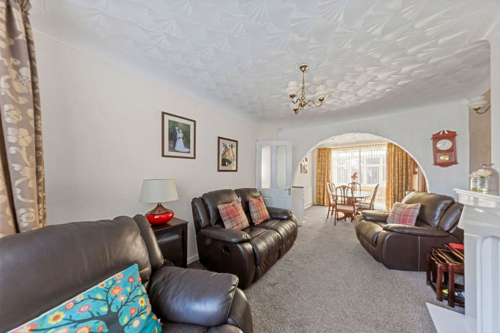Property photo 3 of 27