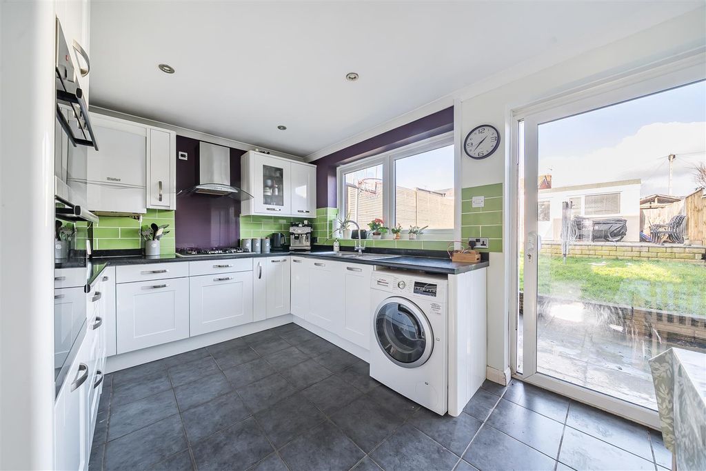 Property photo 3 of 13 1399827-19-69737Ebf1Aa56.Jpg