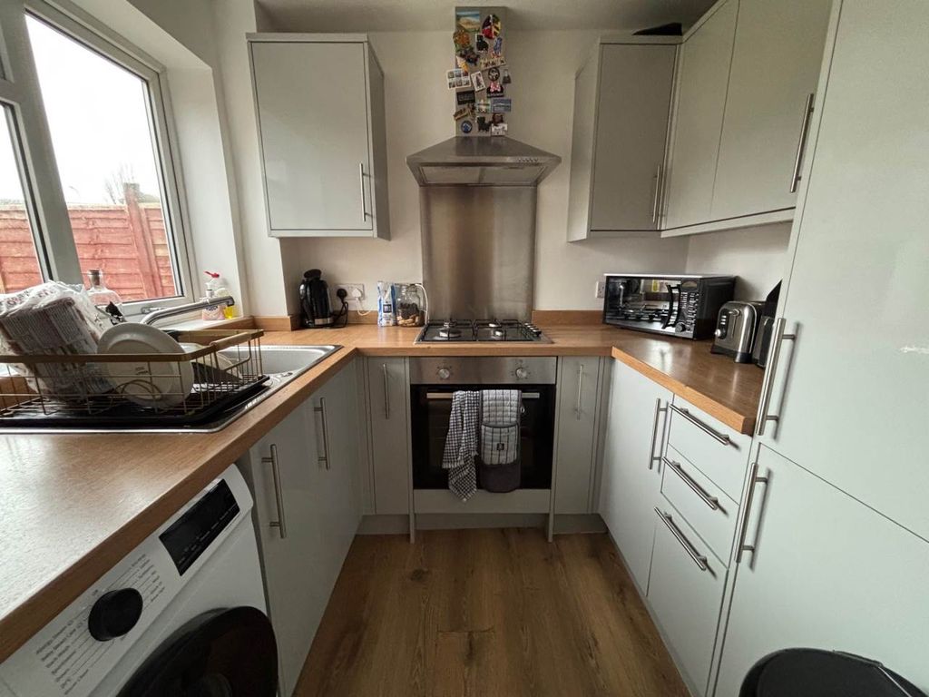 Property photo 3 of 8 Hogarth Walk 7 Kitchen