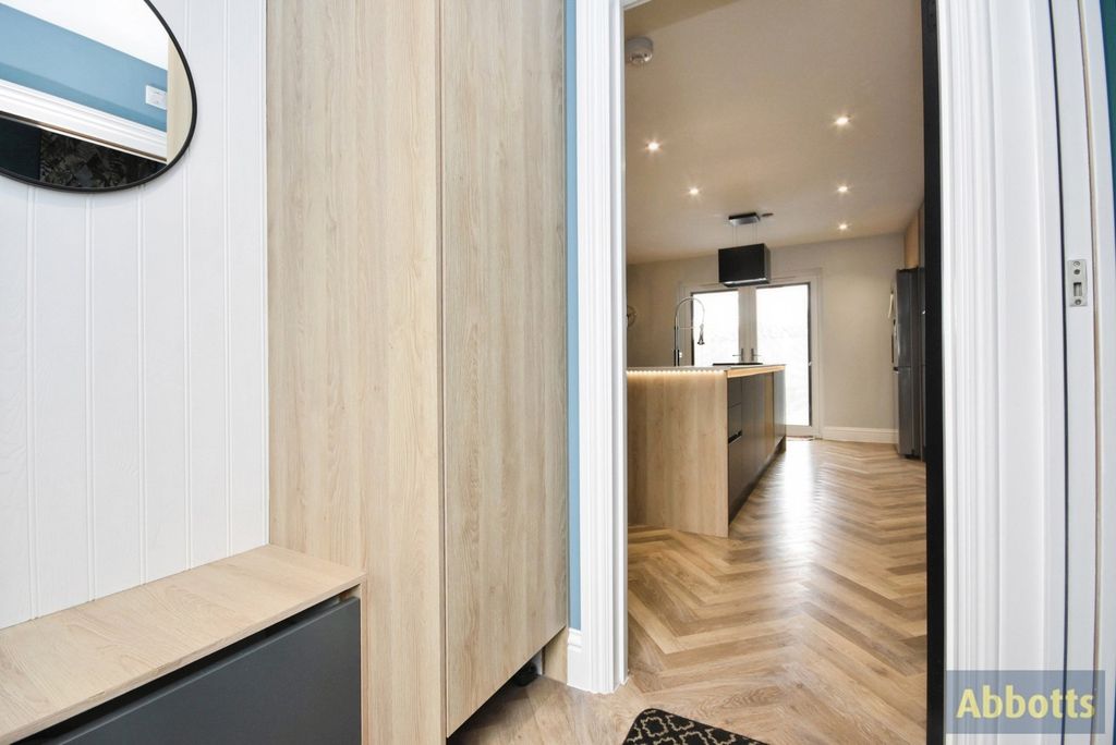 Property photo 2 of 23 Pbox-Img.Jpg