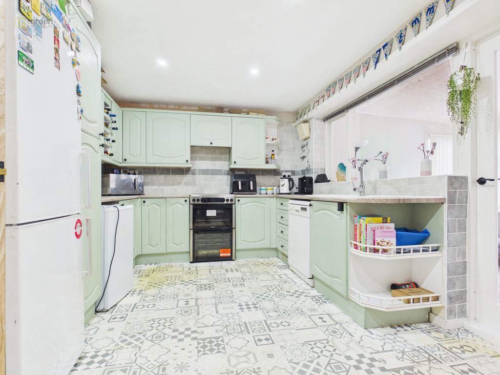 Property photo 3 of 31 Cam01332G0Pr0662Still006