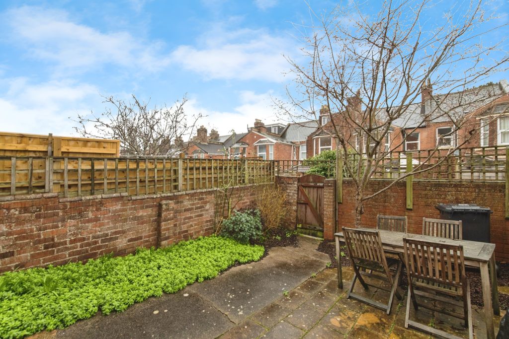 Property photo 3 of 18 Garden