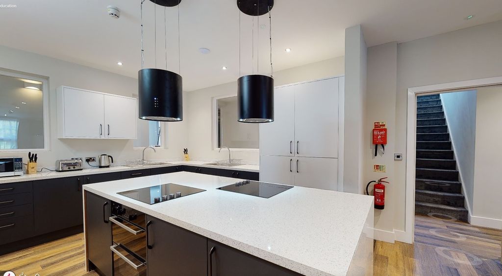 Property photo 2 of 7 Kitchen x3.Jpeg