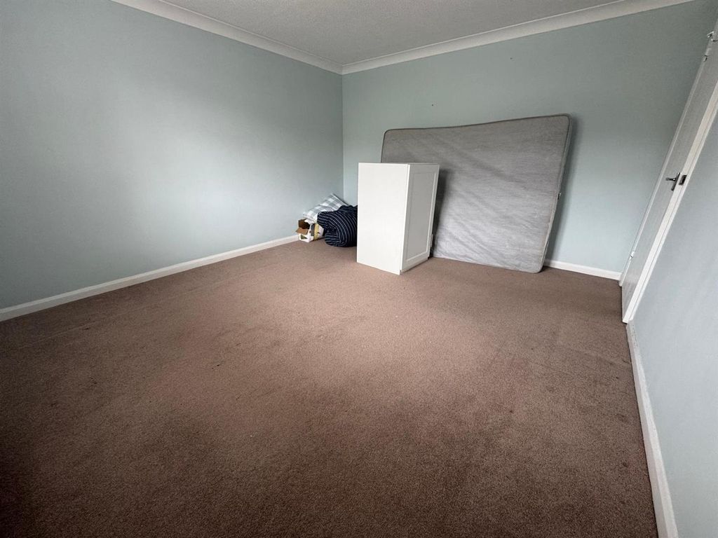 Additional image 8 of 1 bed flat for saleTavistock Road, Launceston PL15