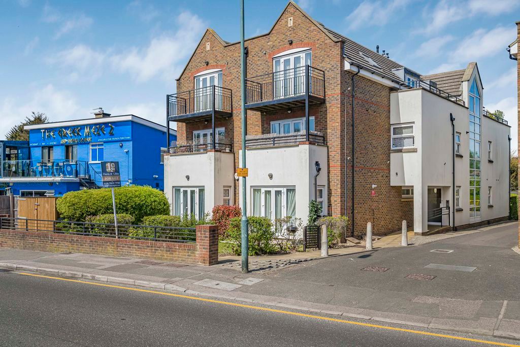 Property photo 1 of 18 External