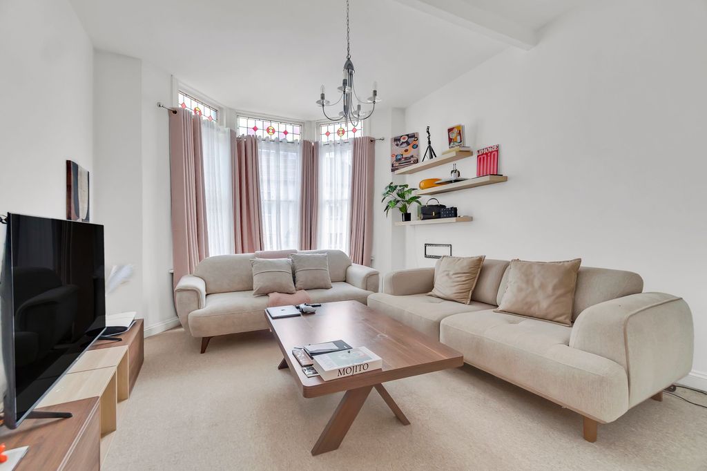 Property photo 2 of 8